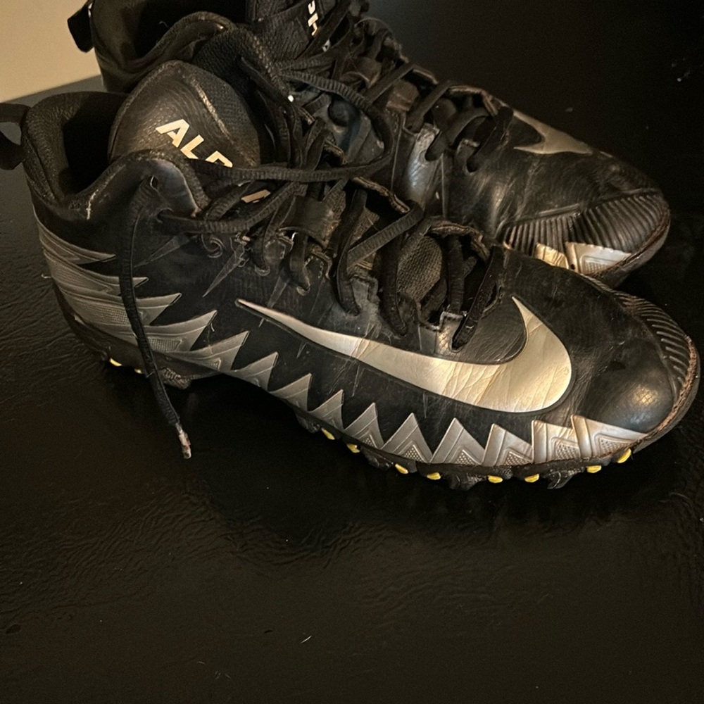 Nike‎ Black and Silver Athletic Cleats